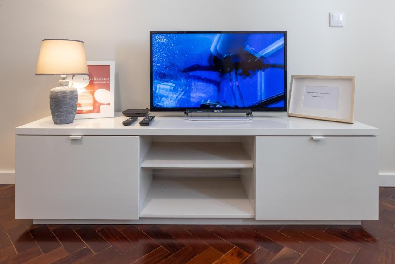 Casa Do Largo - Cozy Apartment In The City Center & With Ac Lisbon Exterior photo